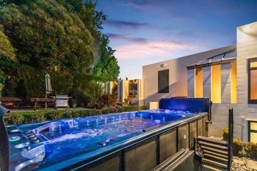 Beauty with Panoramic Views of Mount Pirongia in Teavamutu