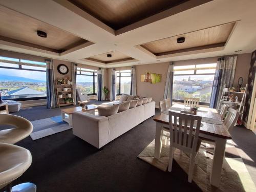 Beauty with Panoramic Views of Mount Pirongia in Teavamutu