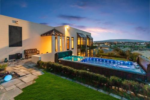 Beauty with Panoramic Views of Mount Pirongia in Teavamutu