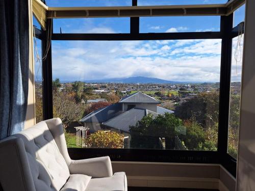 Beauty with Panoramic Views of Mount Pirongia in Teavamutu