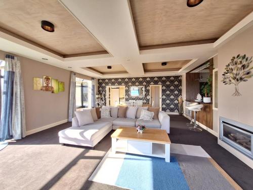 Beauty with Panoramic Views of Mount Pirongia in Teavamutu