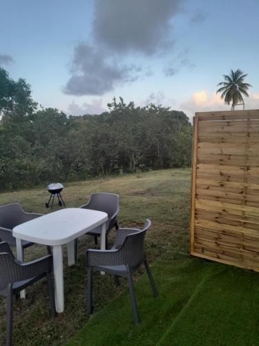 Haut de villa paisible pour 4 personnes in Le Moule