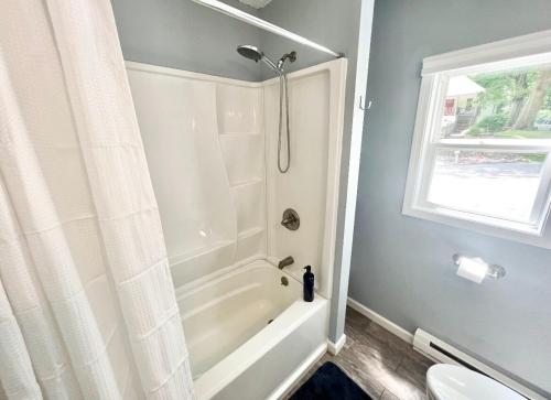 Vannas istaba, Newly Renovated Lakeside Cottage in Ravenna (OH)