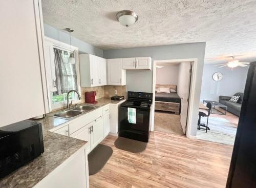 Newly Renovated Lakeside Cottage in Ravenna (OH)