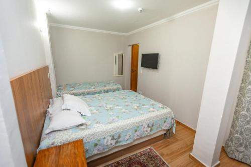 1 double bed, 1 twin bed