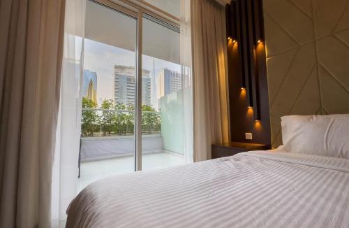 Vera Tower - 2 Bedroom with Burj Khalifa view