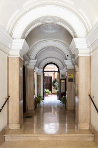 Maria Luxury Apartment with City View Terrace, Rome (photo 2)
