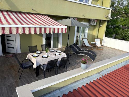 Balkons/terase, Apartments Šime (Apartments Sime) in Dinjiska