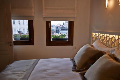 Arart Hotel - image 2