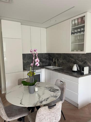 Luxury Šarli Apartment Nemirsetos parke (Luxury Sarli Apartment Nemirsetos parke) in Vilimiske