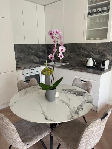 Luxury Šarli Apartment Nemirsetos parke (Luxury Sarli Apartment Nemirsetos parke) in Vilimiske