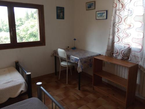 CHAMBRE lumineuse jardin arbore in La Chamberte