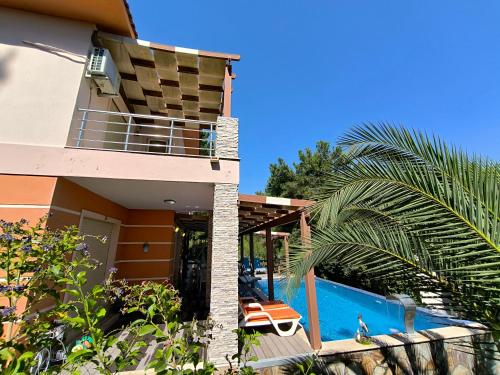 Vedere exterior, Villa Siesta – Luxury Private Pool Villa Surrounded by Pine Trees in Faleza Kusadasi