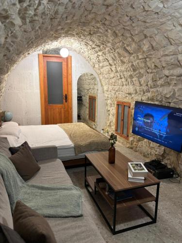 Cave de Fares in Halat