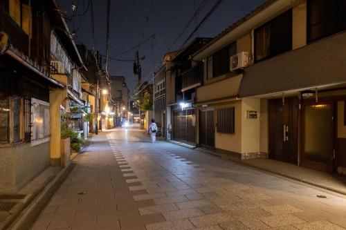 Machiya Hideaway in Enchanting Geisha District