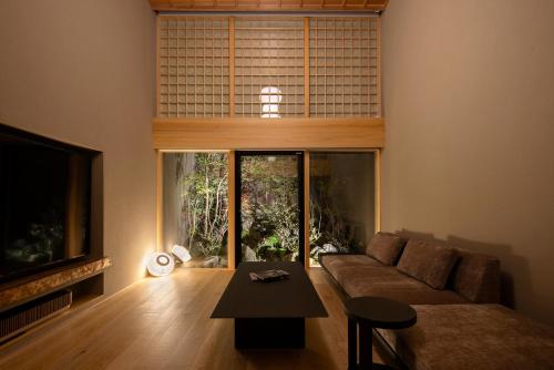 Machiya Hideaway in Enchanting Geisha District