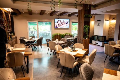 . Villa Vratnica - Restaurant & Apartments