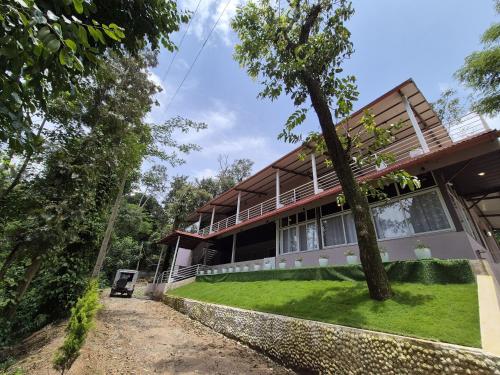 Tropica Retreat by Dazzle Destinations - Private Waterfalls, Private Rooms and Bonfire