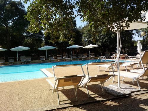 Peldbaseins, Nuraghe Ruiu Camping & Bungalow in Norbello