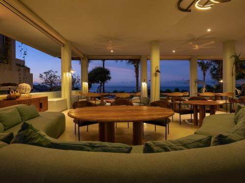 Restaurant, Oshom Bali in Tanah Lot