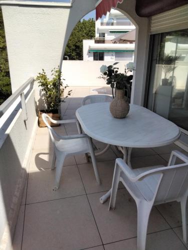 Studio with Terrace image 9