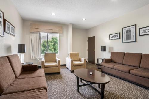Sleep Inn & Suites at Concord Mills - image 12