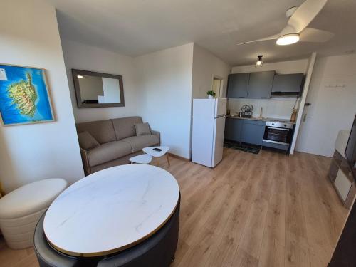 City center apartment with sea view - Location saisonnière - L'Île-Rousse