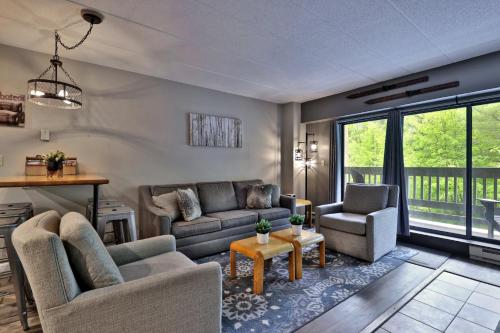 Ski, Hike, Relax - 2BR Killington Condo with Balcony and Free Shuttle, Killington