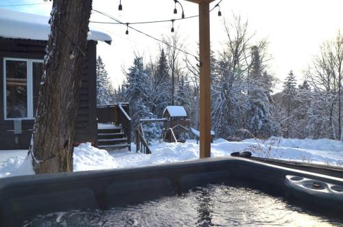 La Baraque cuddle & relax in Val-des-Lacs (QC)