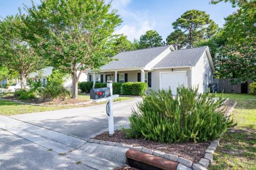 Short Drive to Downtown or the Beach! 907 Brewster Lane