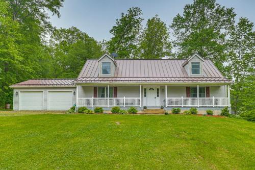 2 Mi to Woodbury Wildlife Area Cozy Farmhouse!