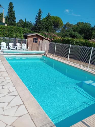 Appartement avec piscine au calme