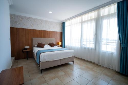 Queen Room with Balcony