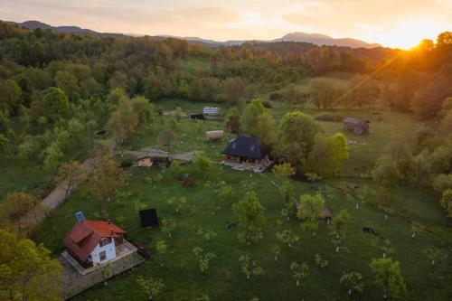 Cerdacul din livada - Șura Bunicilor (Cerdacul din livada - Sura Bunicilor) in Vaidēni