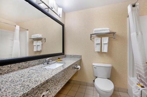 Best Western Plus Howe Inn - image 10