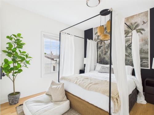 Spacious 4BR with Outdoor Oasis in Chicago, USA
