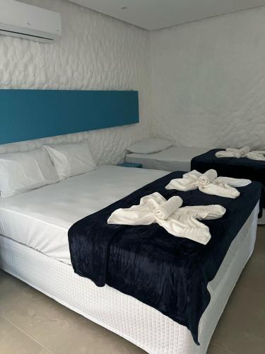 1 queen bed, 1 twin bed