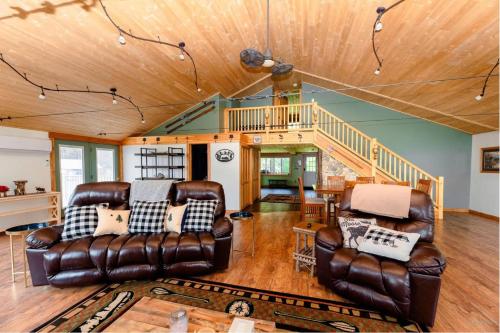 Einrichtungen, The Chalet - Spacious 7 bedroom near Sugarloaf, on Snowmobile and UTV trails, Hiking, Golf and Flags in Carrabassett Valley (ME)