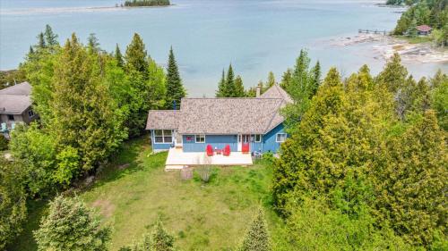 Apkārtne, Tranquil 4BR Waterfront Island Retreat in Stokes Bay (ON)