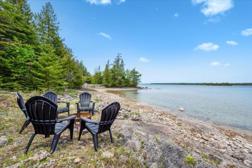 Iekārtas, Tranquil 4BR Waterfront Island Retreat in Stokes Bay (ON)