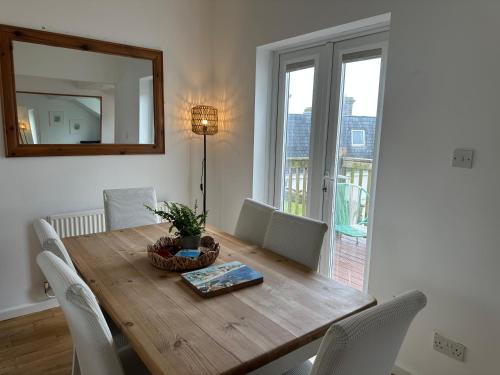 Newly renovated beach house on the coast in 紐基海濱