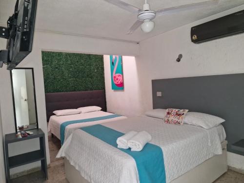 2 queen beds, 1 twin bed