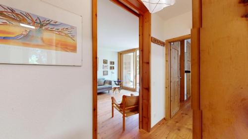 Apartment with Mountain View image 7