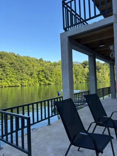 Apkārtne, H&E Vikendica na vodi, Jezero Perucac in Srebrenica