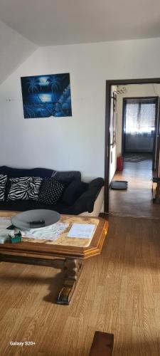 Dachgeschoss Wohnung mit Balkon in Walldorf, Deutschland