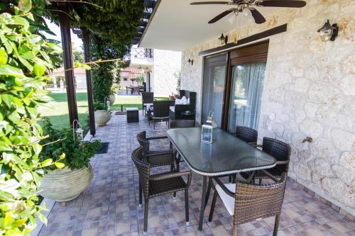 Daphne Villas - image 2
