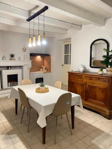 Maison cosy avec cour privée - Calme et nature, La Trimouille (Maison cosy avec cour privee - Calme et nature, La Trimouille) in ลาทริมุย