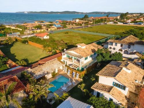 Casa de 5 quartos 100 metros da PRAIA com Piscina em Búzios