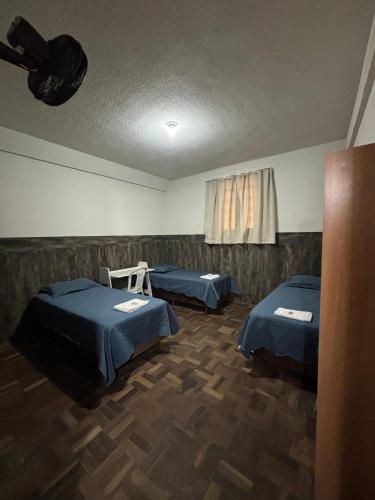 3 twin beds