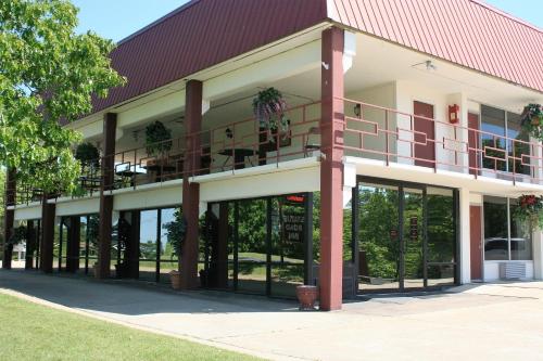 Passion Play Road Inn - Formerly Statue Road Inn 2